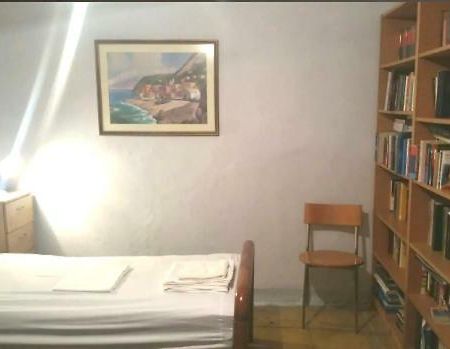 Communist Style Apartment Tirana Buitenkant foto